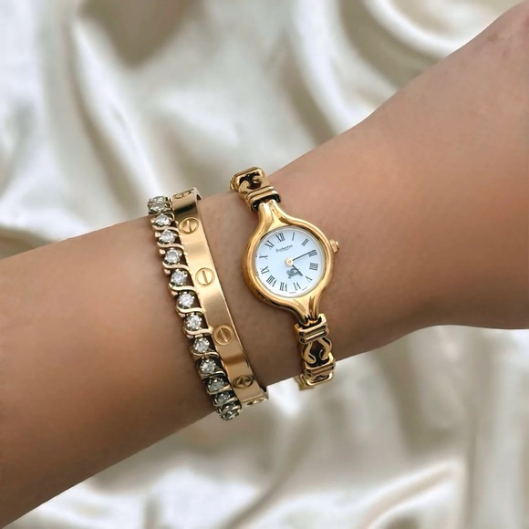 AUTHENTIC VINTAGE BURBERRY GOLD WATCH - Picture 1 of 7